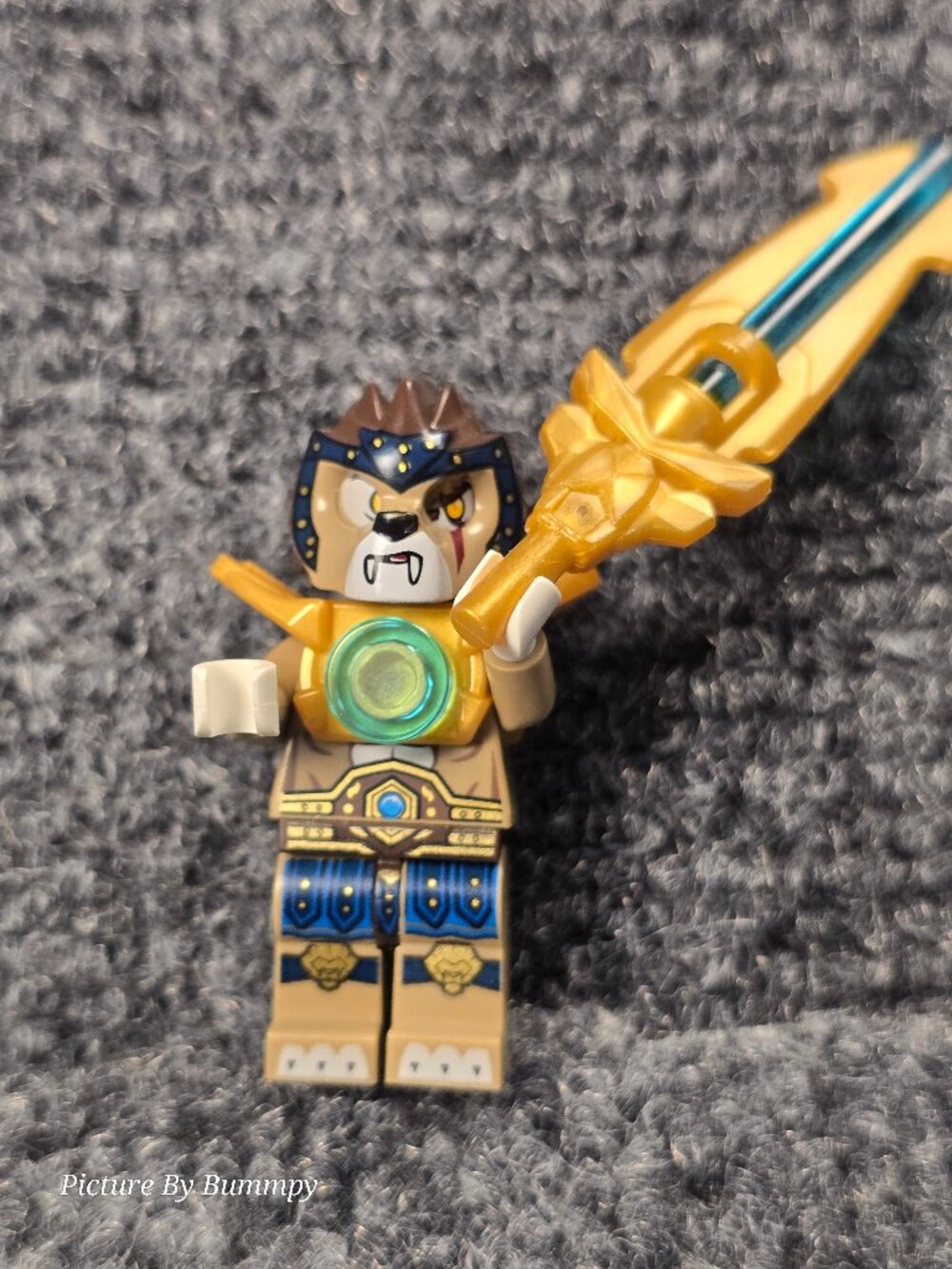Lego Minifigure Longtooth from the Legends of Chima series